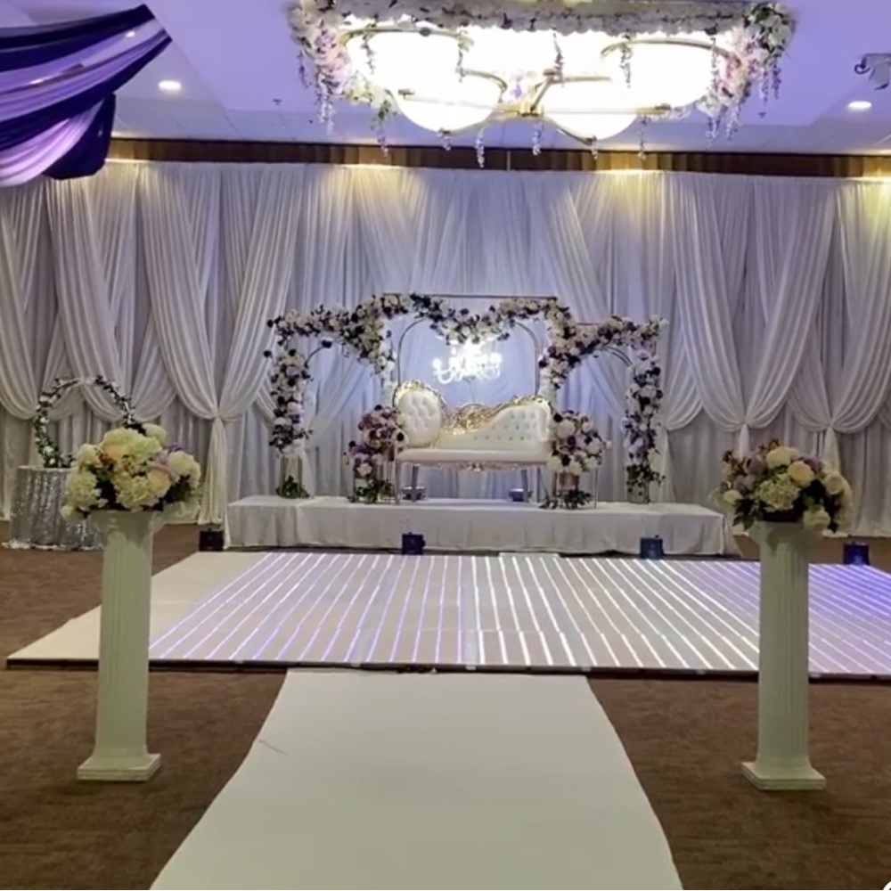 Decor wedding 2 column pieces and red aisle runner